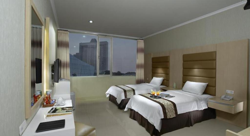 Oyo 235 Maumu Hotel & Lounge Surabaya Bagian luar foto