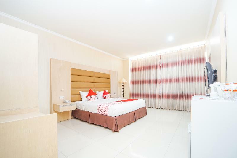 Oyo 235 Maumu Hotel & Lounge Surabaya Bagian luar foto