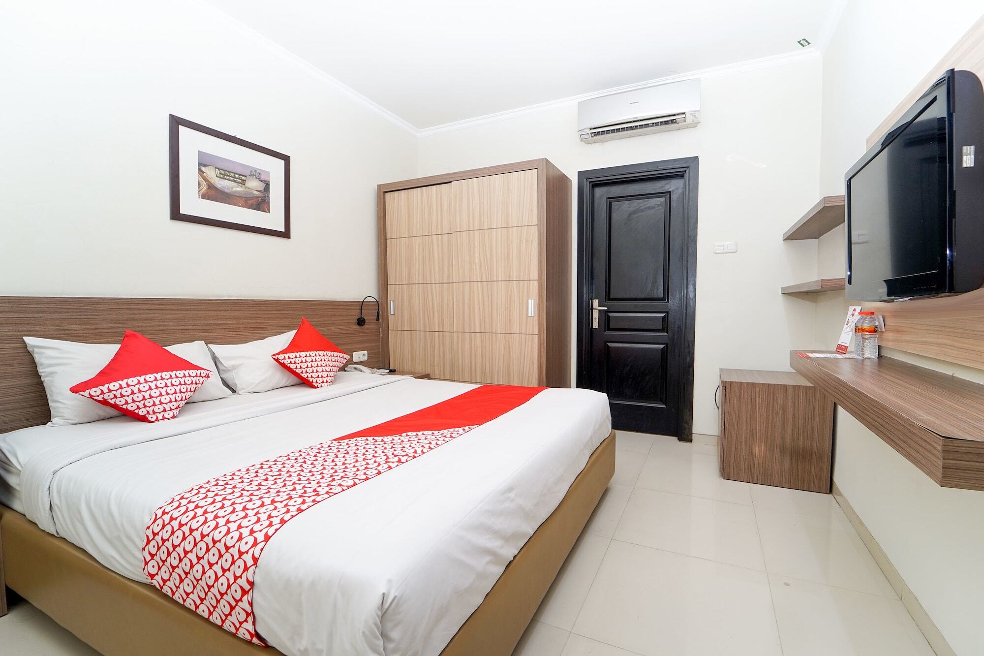Oyo 235 Maumu Hotel & Lounge Surabaya Bagian luar foto